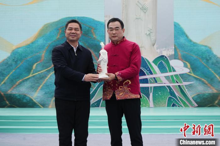 两岸同胞湖北兴山话昭君叙乡情