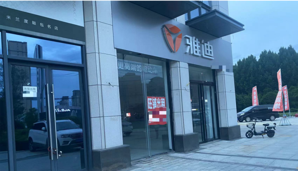 雅迪经销商往事:一街多店,内卷成风