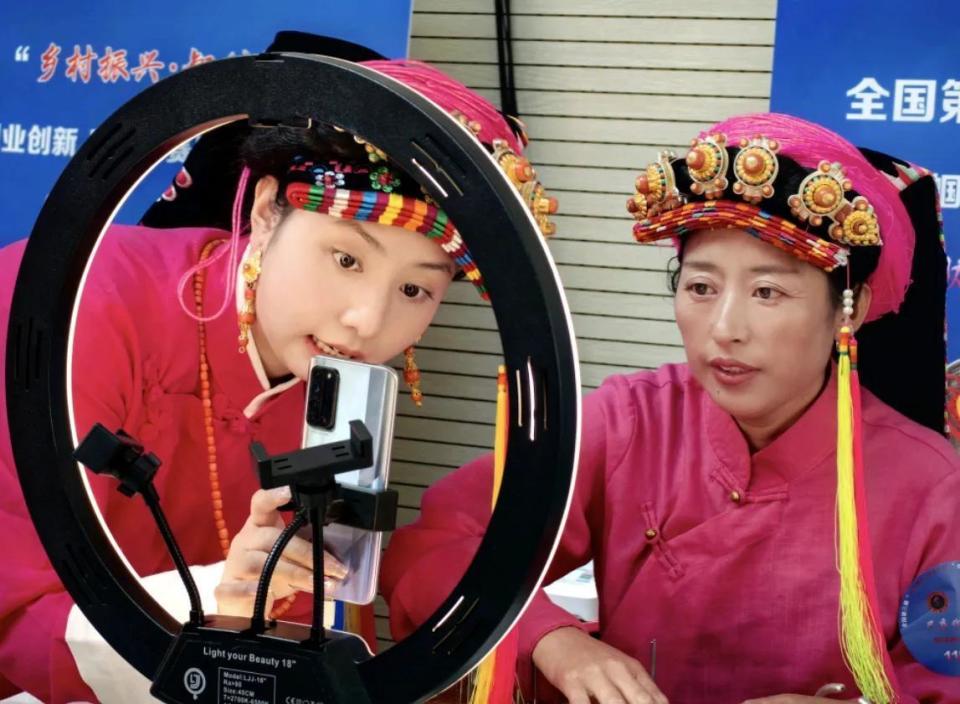 聚焦| 900万次点赞量 藏家绣娘直播大赛首秀引关注
