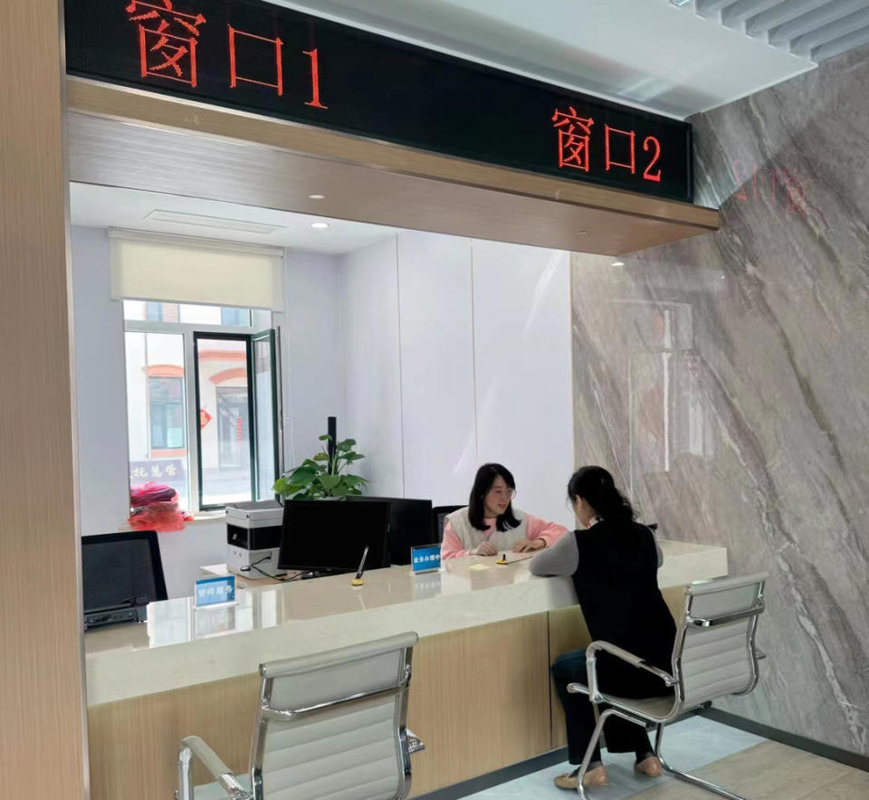 青岛市企业托管中心职工服务大厅启用运行