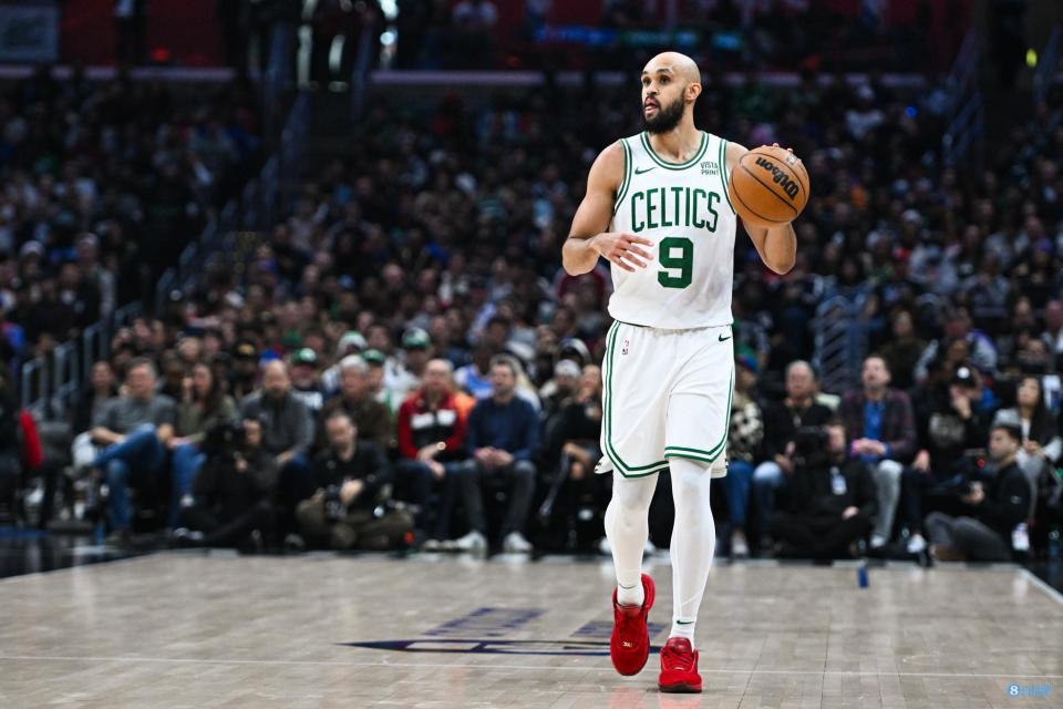 谈到绿军后卫德里克-怀特,马龙表示:"他打出了全明星级别的一个赛季