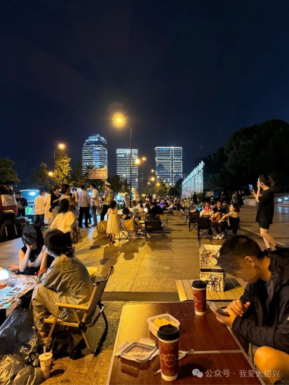 人山人海,绍兴网红夜市又热闹起来了!