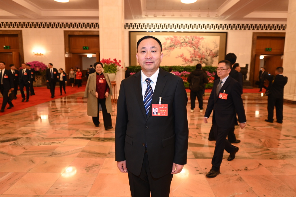 人大代表徐军:把"预防犯罪,保护女童"作为困境儿童帮扶重点_腾讯新闻