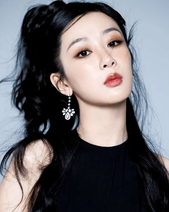 杨紫挑战新风格,美拉德烟熏妆,直播时透露《长相思》第二季更虐-腾讯