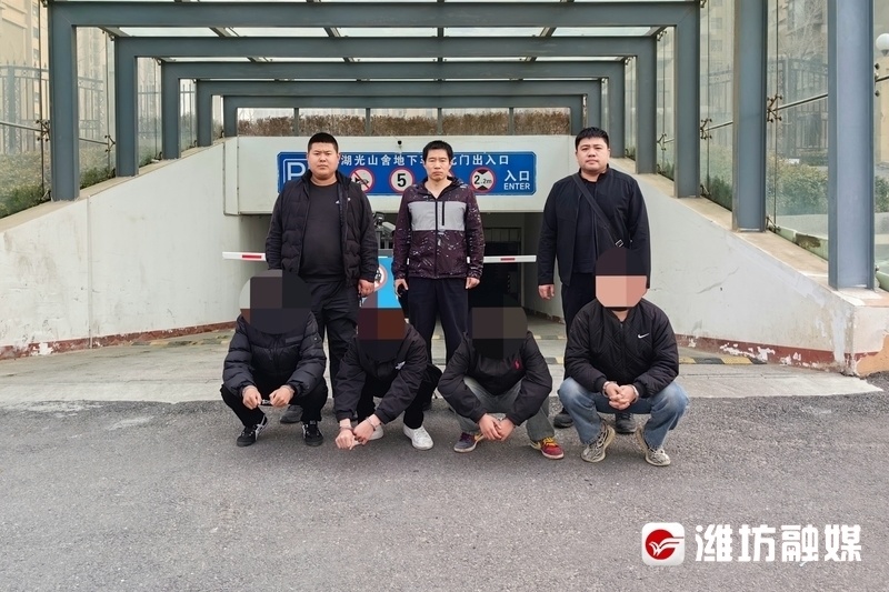 嫌疑人指认作案现场.