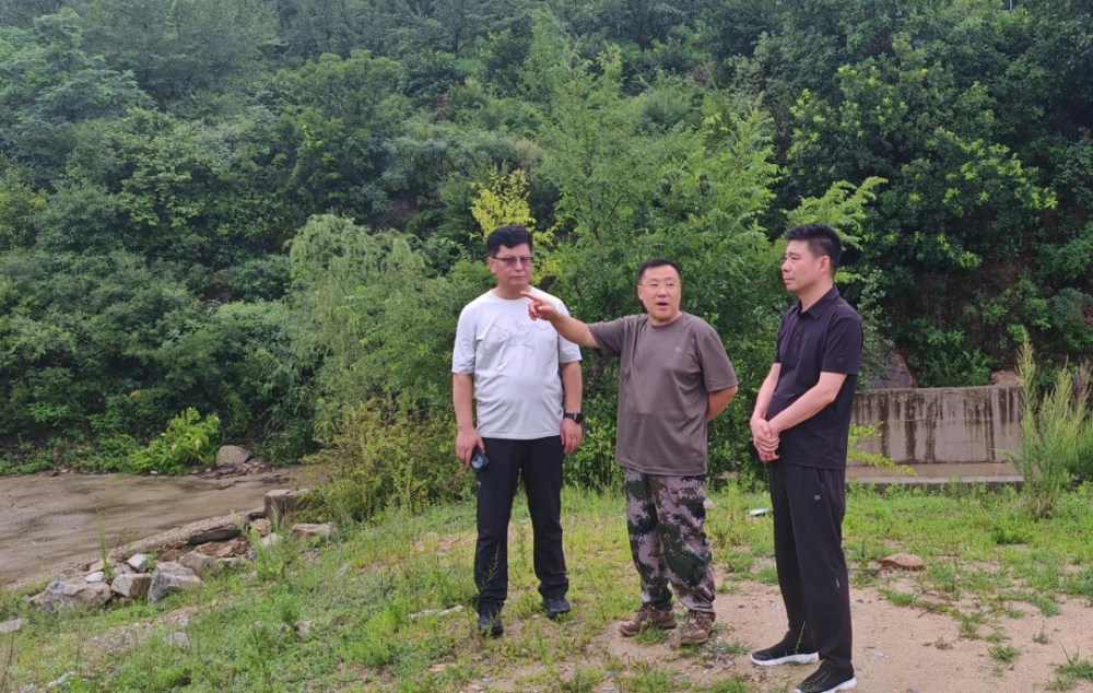 连日来,辽阳县领导到各乡镇检查指导防汛工作