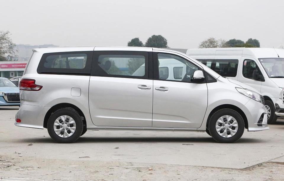 上汽大通g10新车型上市侧滑门223座椅布局能烧油能烧气