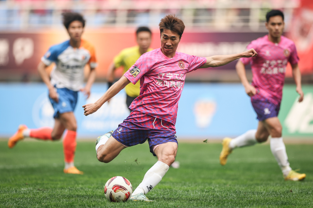 足球——中甲:辽宁铁人胜江西庐山