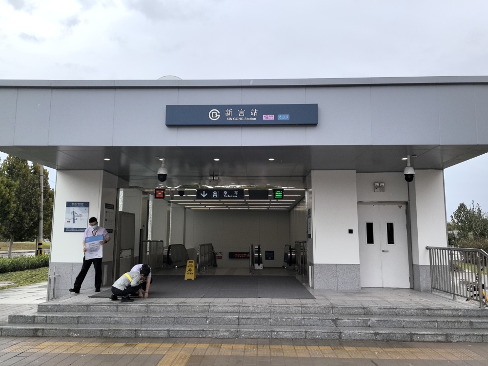 该出入口可在地下直通大悦春风里商业区,同时辐射带动新宫车辆段上盖