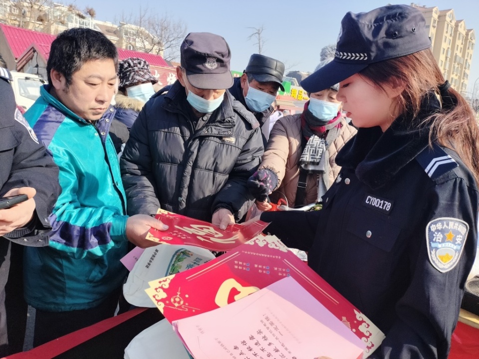 隨警記 | 幫女童找媽媽,潛伏抓扒手……守護人間煙火