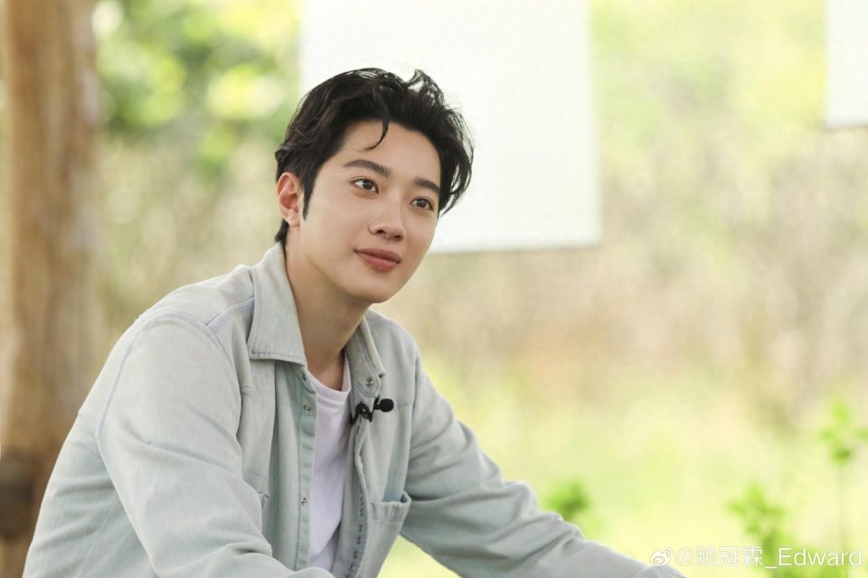 明星赖冠霖头像变黑,宣布转变赛道:基于职业规划方面的改变,账号将交