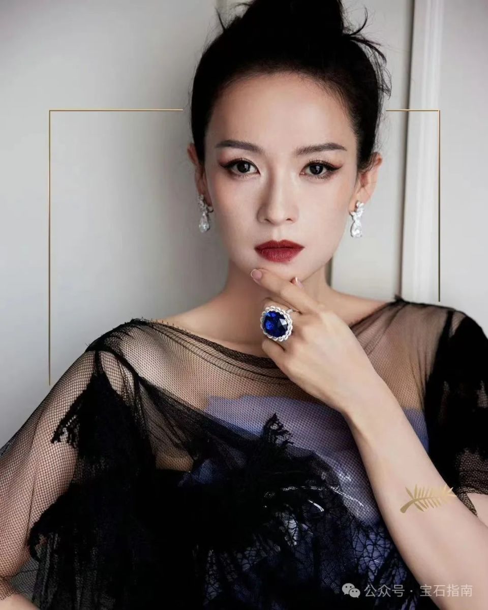 章子怡佩戴88克拉蓝宝石戒指惊艳亮相戛纳电影节红毯,明星戴珠宝vs