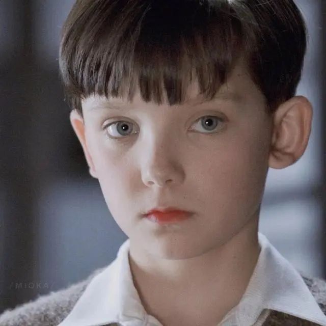 同样称得上sweety的,还有靠《穿条纹睡衣的男孩》一炮而红的童星