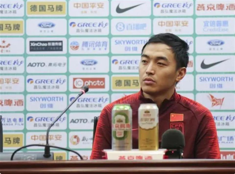 前国足队长冯潇霆宣布退役,19年前曾与梅西齐名