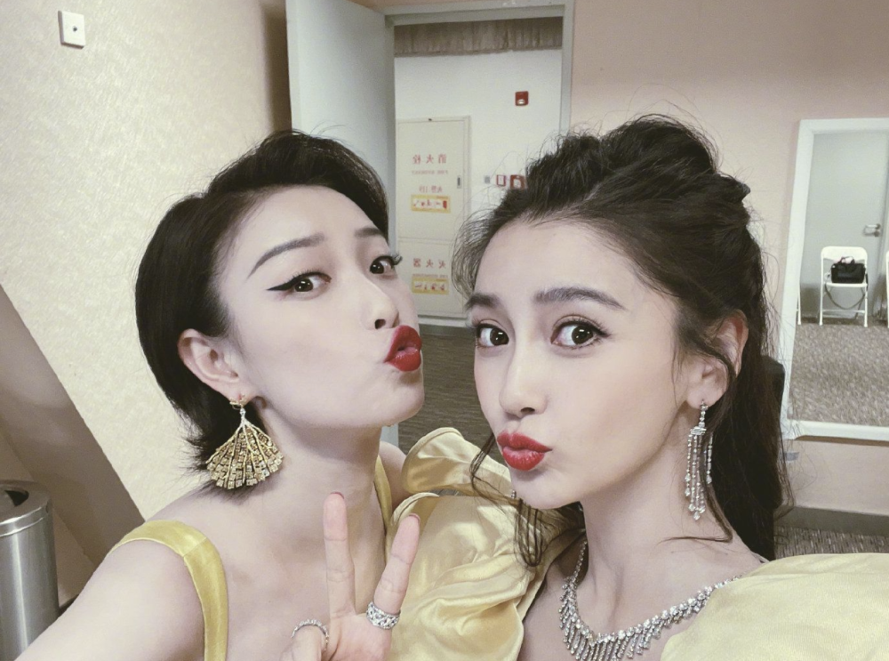 倪妮前几日接受采访时说了,她自己的朋友并不多,直到现在真正的核心