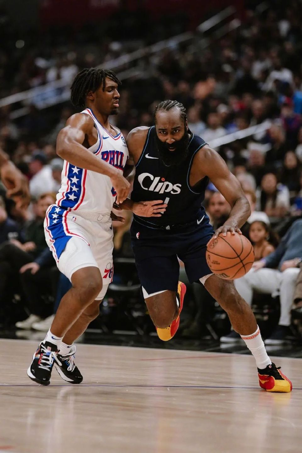 三分6中0哈登跑去直播卖酒这样下去他只能打cba了