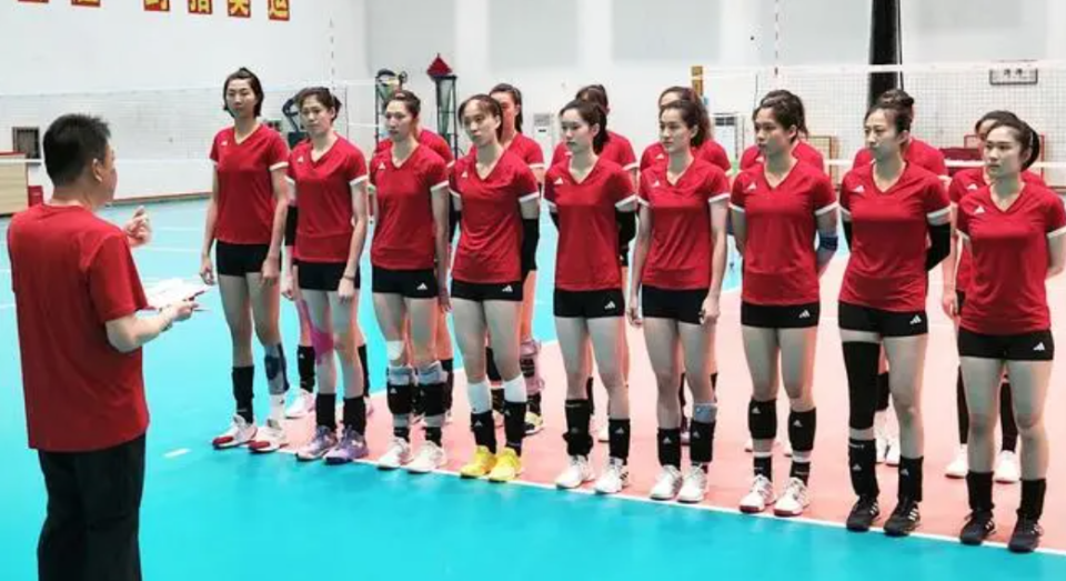 中国女排主力阵容疑似调整,王云蕗沦为替补,丁霞太尴尬