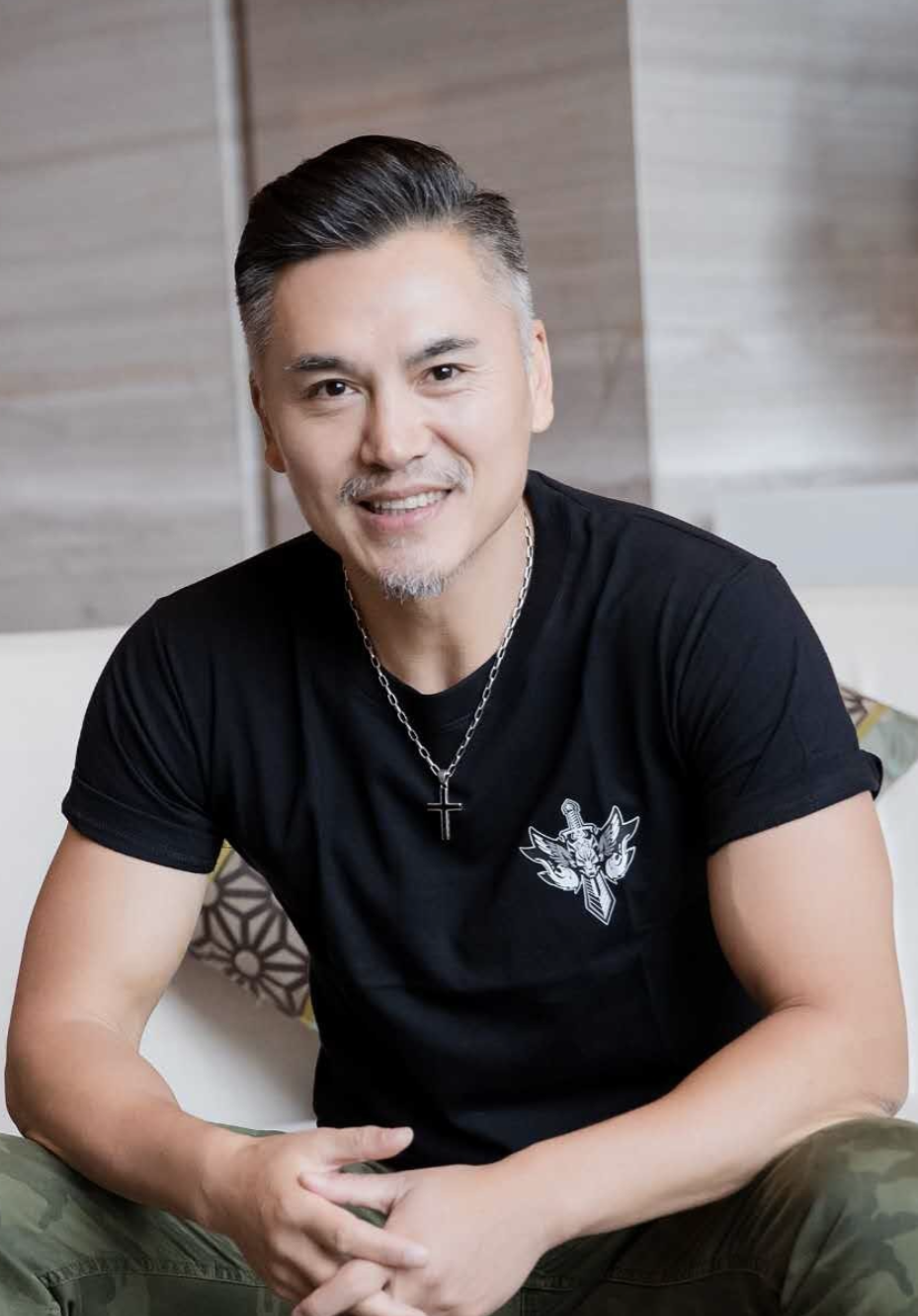 02,淳于珊珊这些年熊欣欣一直活跃在舞台前后,除了做演