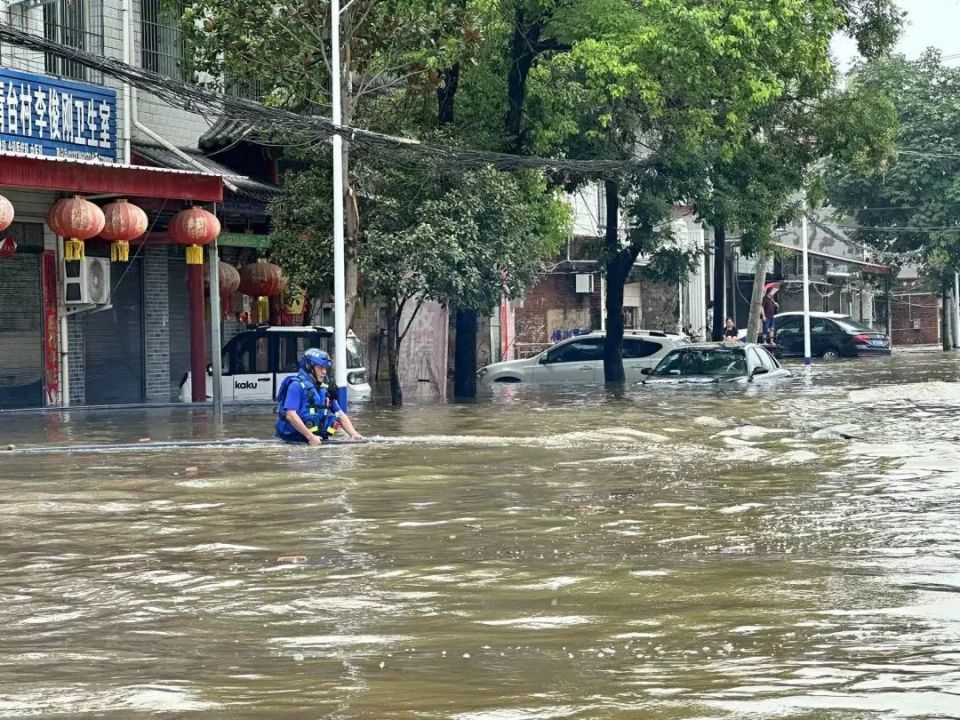 超2000名群众被转移,南阳社旗李店镇积水最深处超1.5米