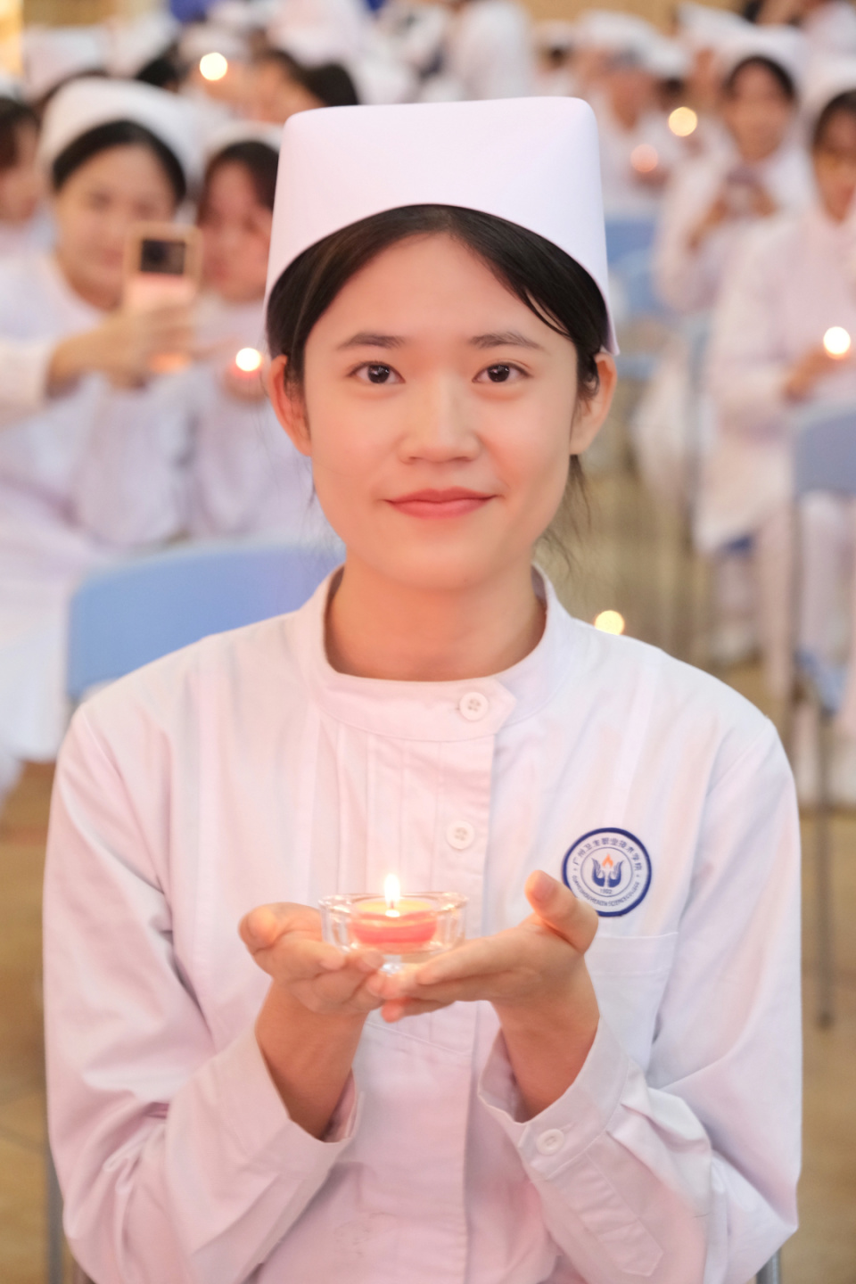 庆祝"5·12"国际护士节,广州卫职院为"准护士"授帽