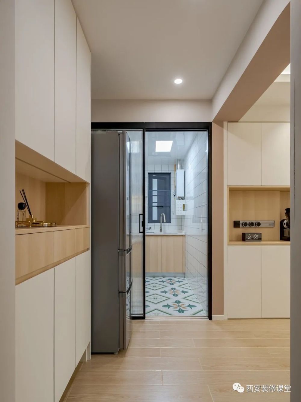 百平两室通铺木纹砖,打造两人温馨小家