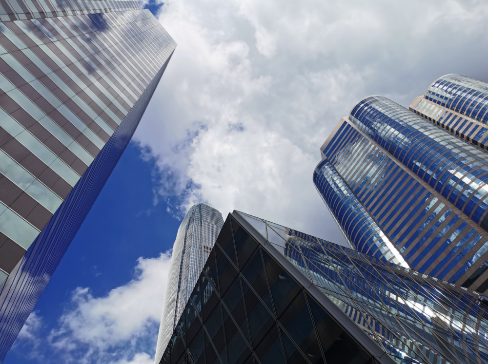 发布公告,于2023年10月27日,公司,公司控股股东中车集团,天津信托