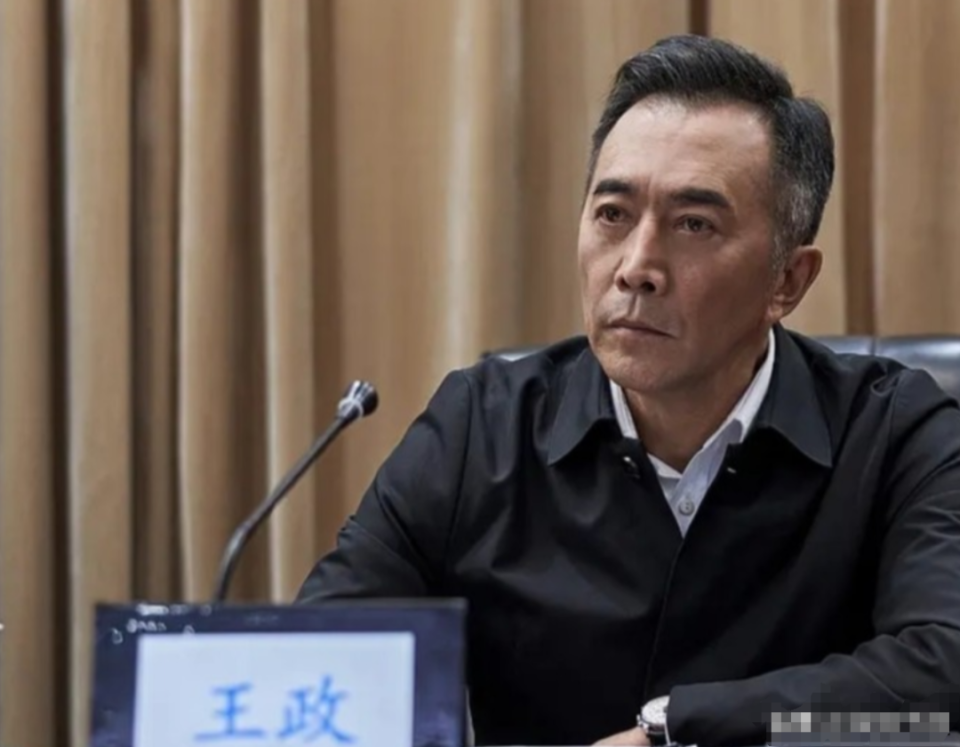 他爱慕萨日娜20年,先后娶两任娇妻,老来得子又离婚,62岁太难熬