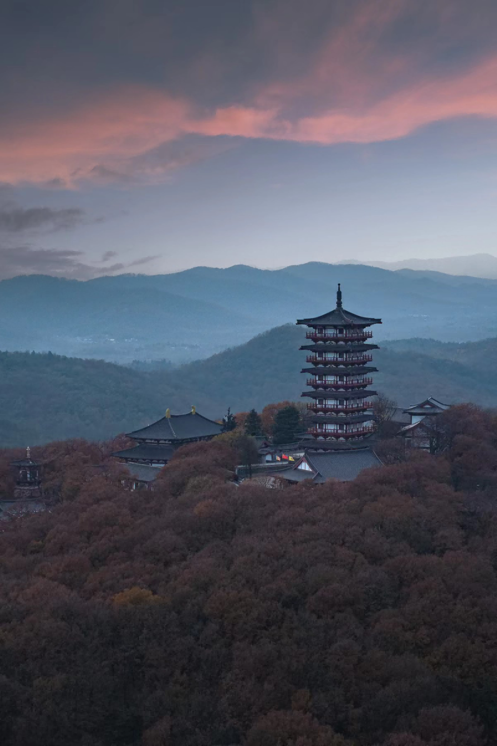 值得一提的是,近期紫蓬山风景区还依托其丰富的旅游资源优势,打造了一
