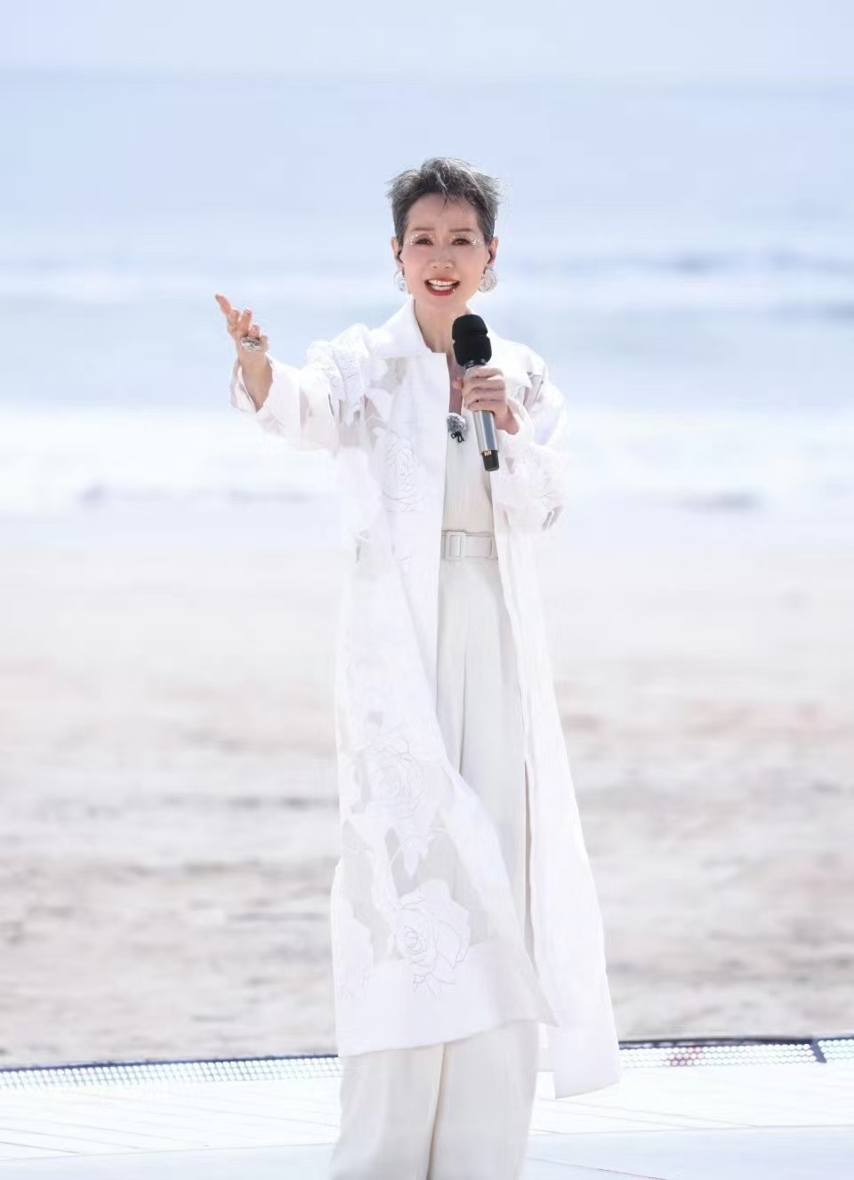 乘风2025》初舞台最亮眼的9位姐姐，最终成团超前预测！-腾讯新闻