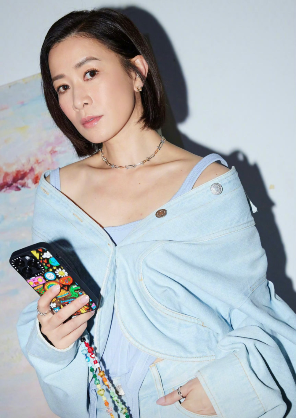 好久不见了佘诗曼,新剧人设好酷?