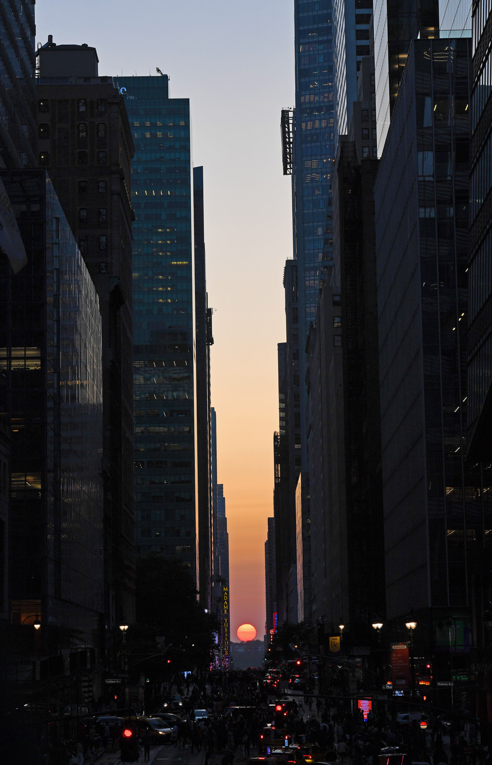 纽约迎来曼哈顿悬日