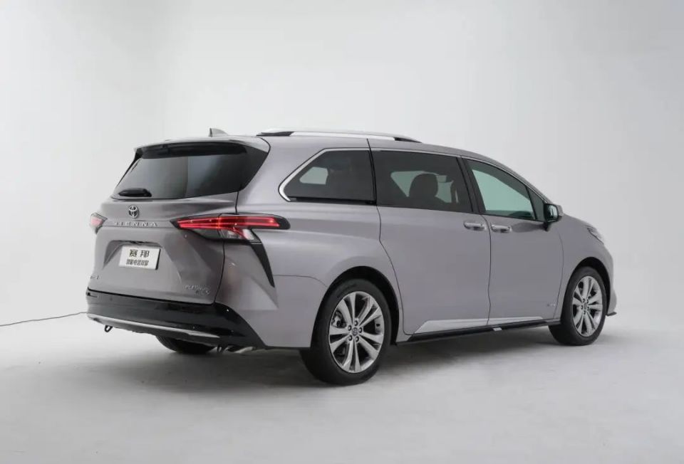 电四驱 埃尔法同款座椅!试驾2024款丰田赛那sienna