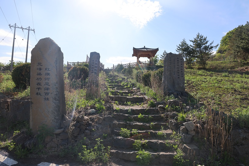 醉美边境村 | 来"军舰山"下 看"拦河筑坝引水上山岗"
