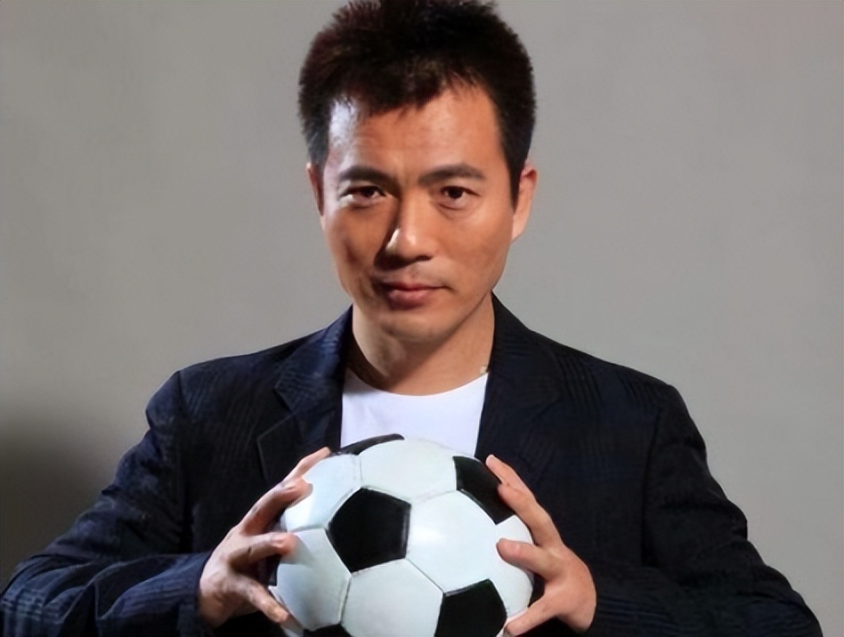 国足0:1输沙特,名嘴黄健翔点出伊万临场指挥3大败笔,句句说到了点上