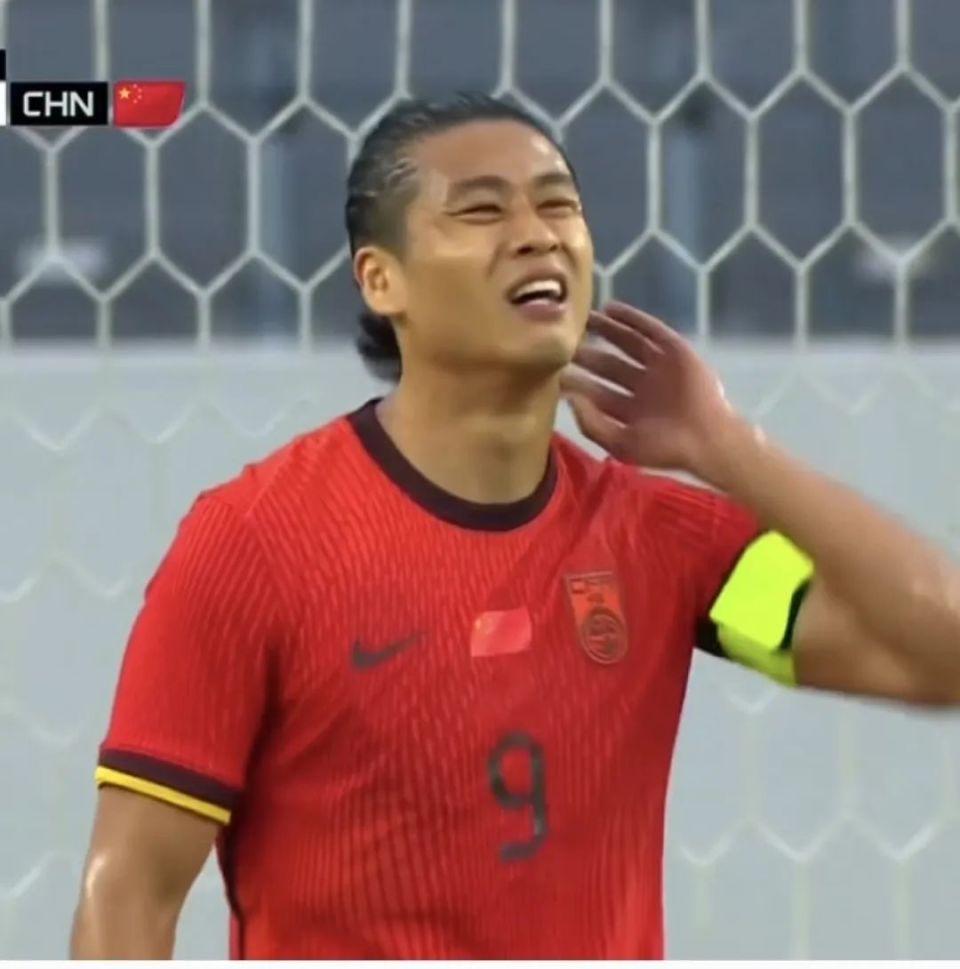 张玉宁憾失单刀！国足0-2不敌日本队，东亚杯两连败