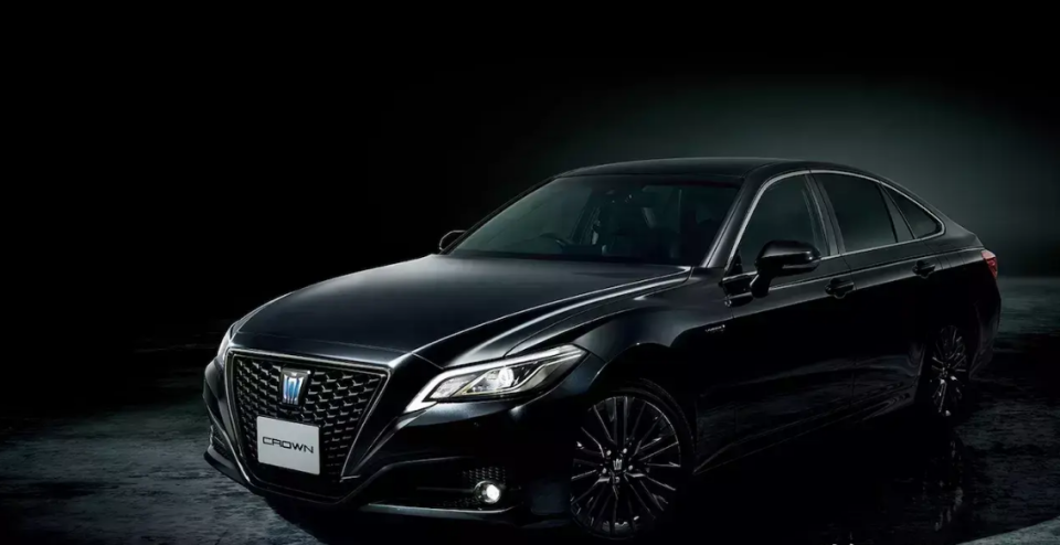 详解丰田第15代皇冠专供日本市场约合人民币33万