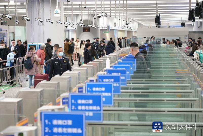 西九龙站口岸迎旅客入境高峰边检站多举措提高客流疏导效率