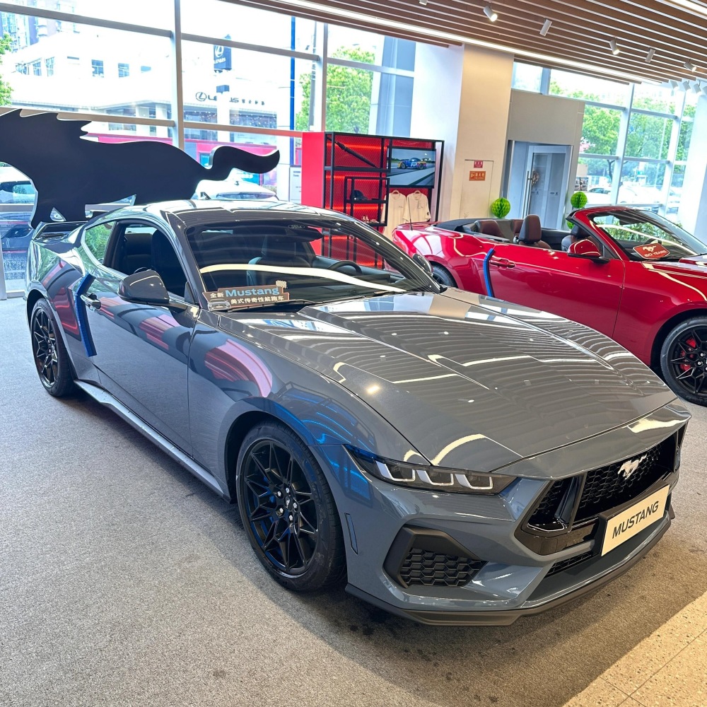 全新福特mustang实车到店,长超4米8 软顶敞篷,配曲面双联屏