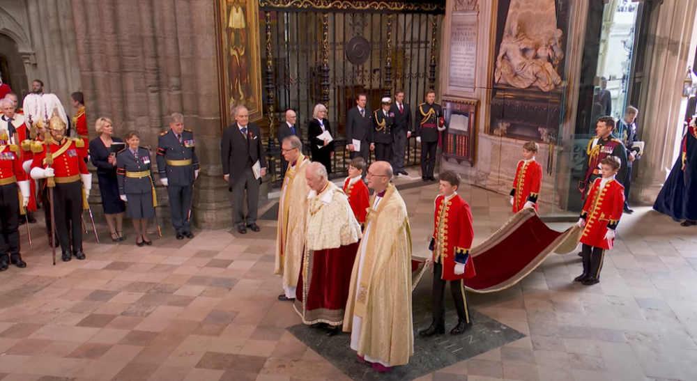 英国国王查尔斯三世加冕典礼开端举行
