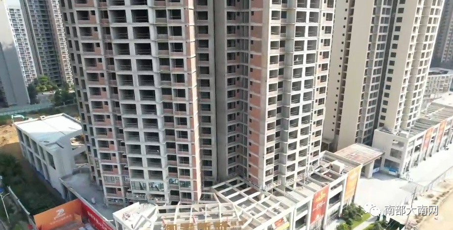 南部县;有人在御景新城楼盘附近讨说法, 疑似与家属死因