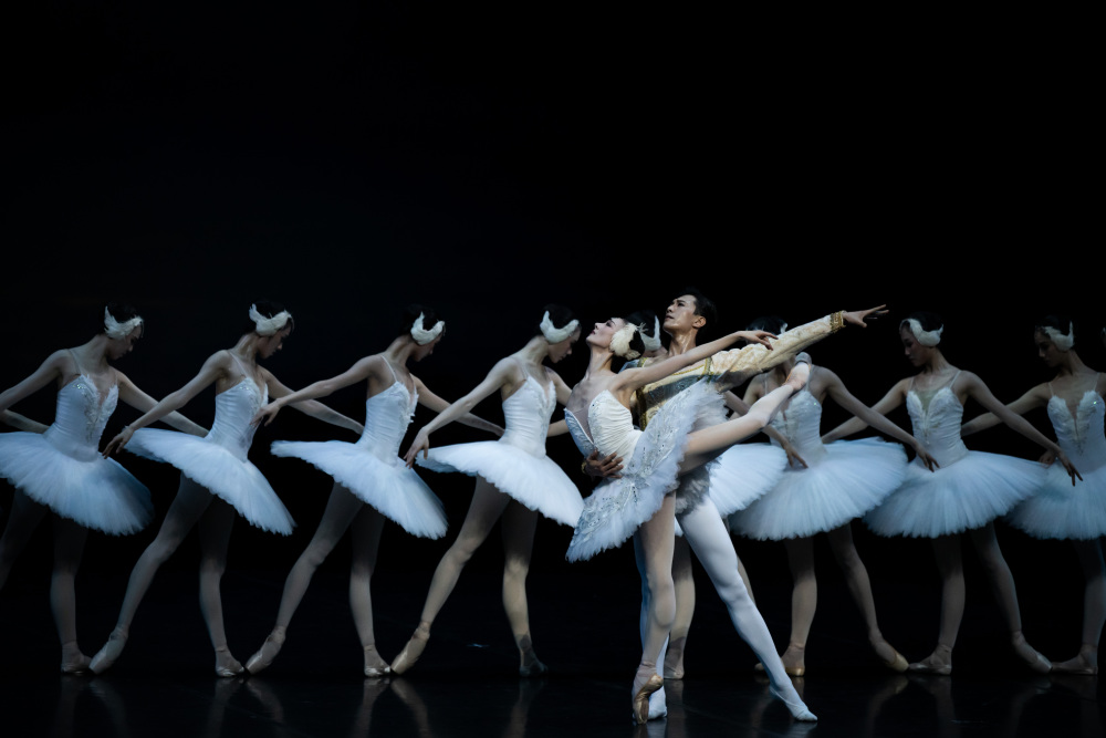中央芭蕾舞团在港表演《天鹅湖》_腾讯新闻