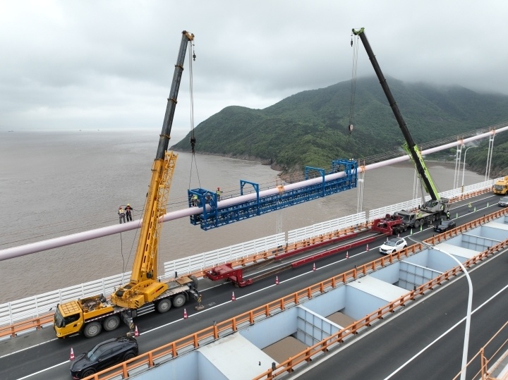 这个大型施工渠道能“缆”上行走 还能给跨海大桥除个湿