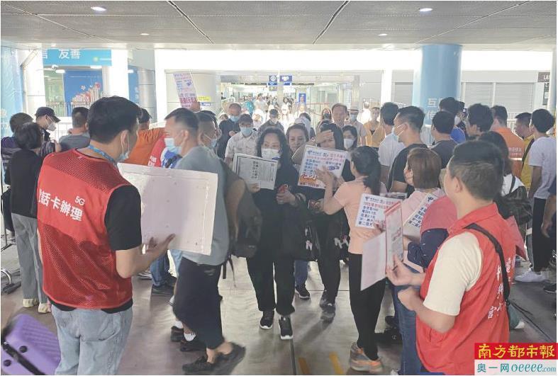 被曝光后揽客人员仍出没 交通部门现场执法遭围观_腾讯新闻