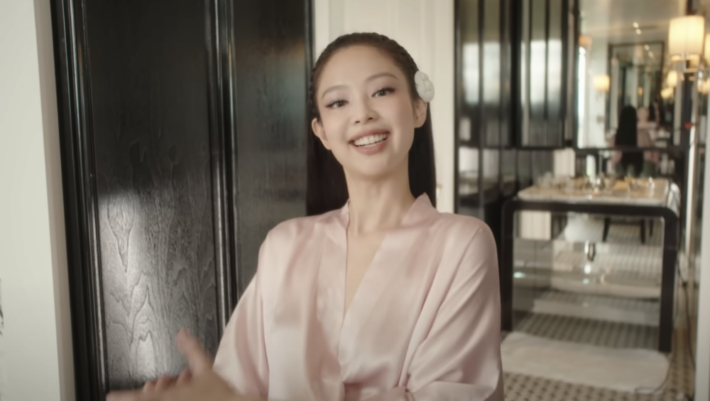 jennie参加met gala晚会,造型引关注_腾讯新闻