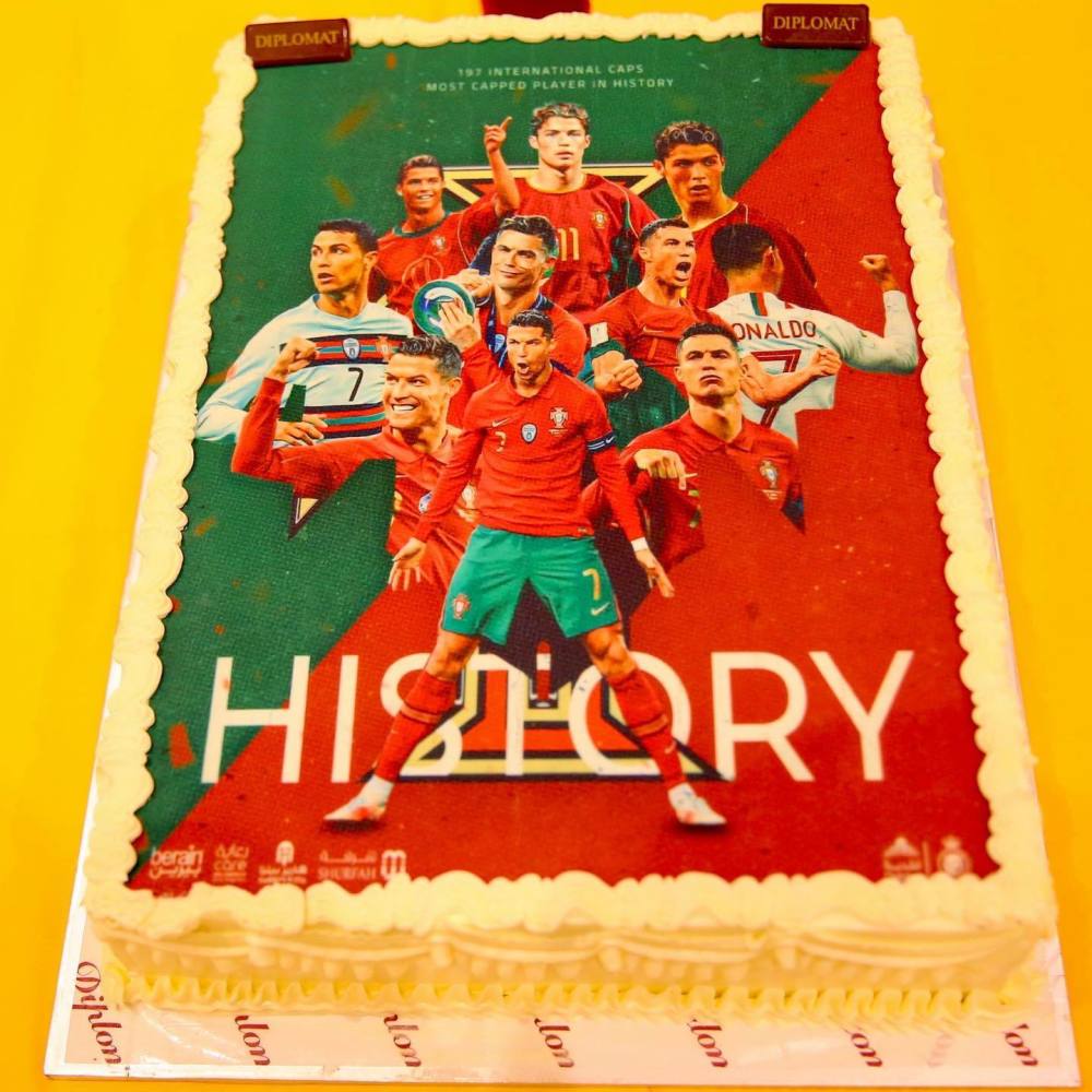 利雅得胜利为c罗准备创国家队出场纪录纪念蛋糕c罗晒照感谢