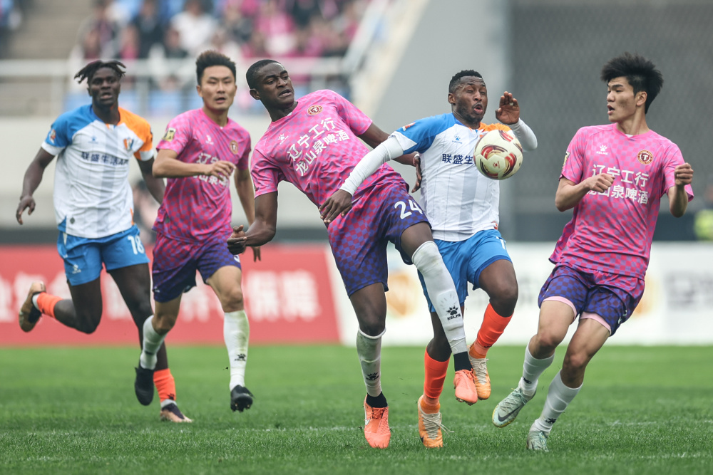 足球——中甲:辽宁铁人胜江西庐山