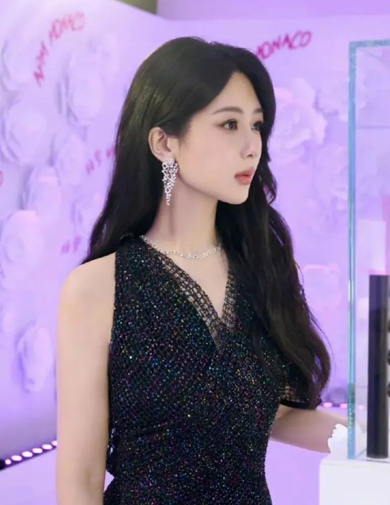 95花里,杨紫率先进化出高智感_腾讯新闻