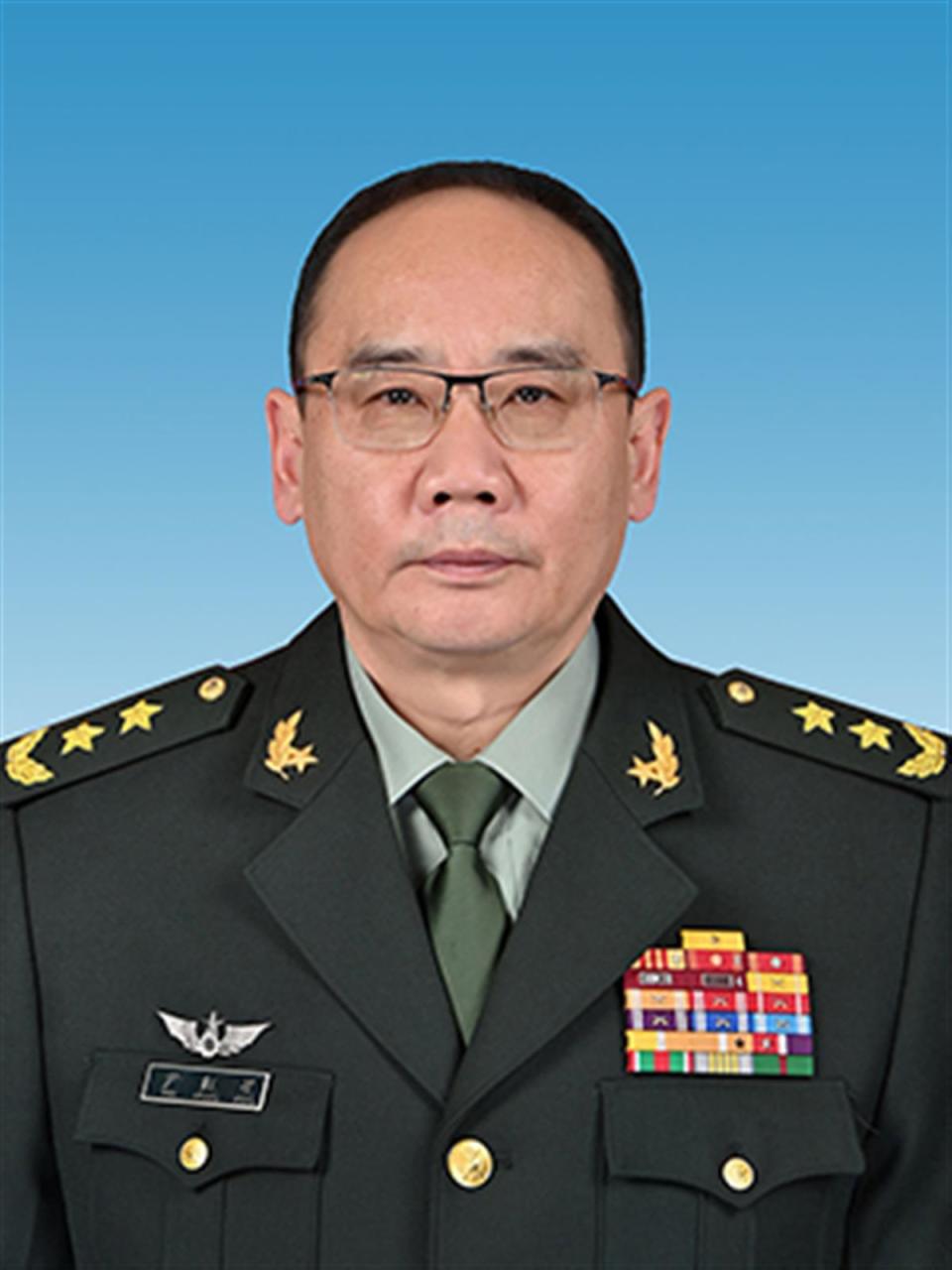 尹红星中将已任西藏自治区党委常委曾担任猛虎师政委