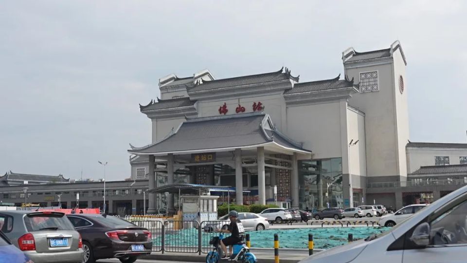 10月11日8时起,佛山火车站正式暂停客运_腾讯新闻