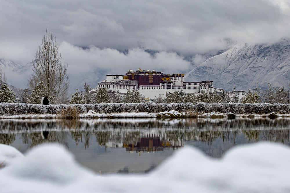 拉萨迎来今冬第一场雪-腾讯新闻